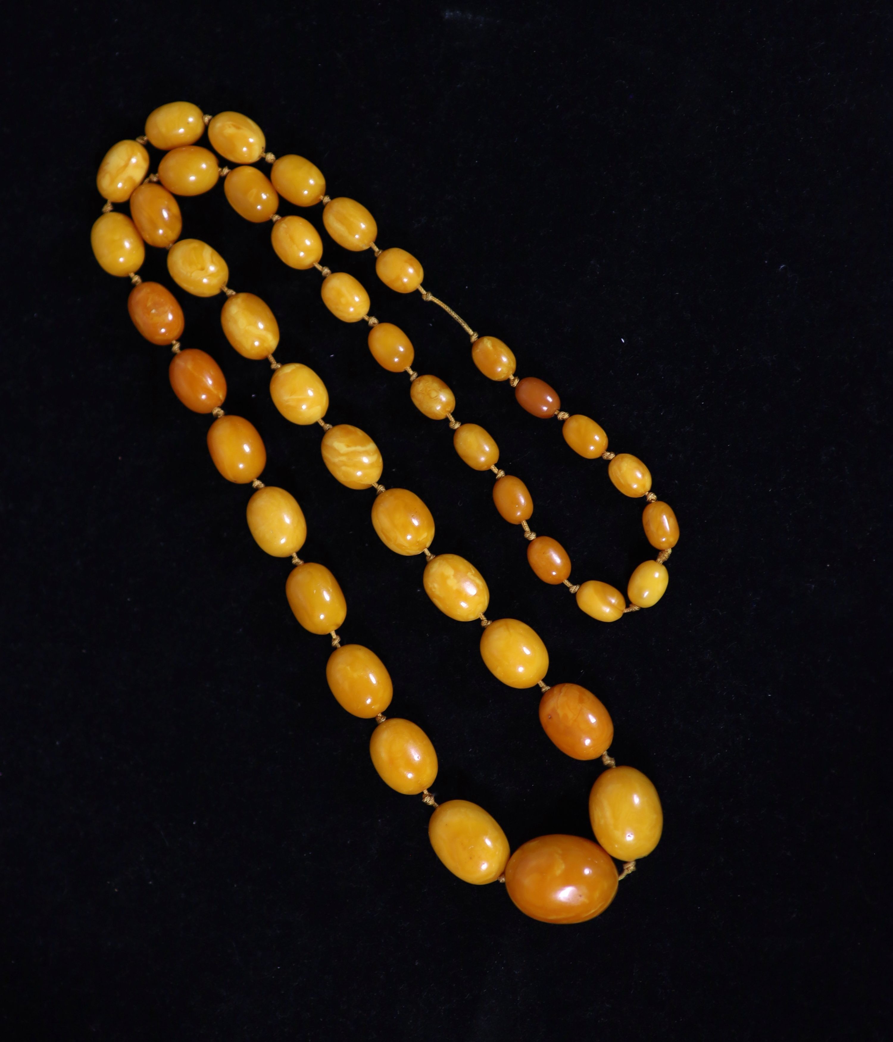 A single strand graduated oval amber bead necklace, 98cm, gross weight 117 grams.